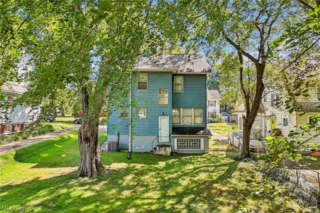 989 Amelia Avenue, Akron, OH 44302