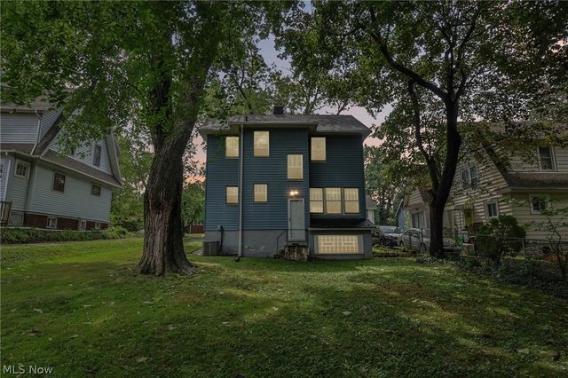 989 Amelia Avenue, Akron, OH 44302
