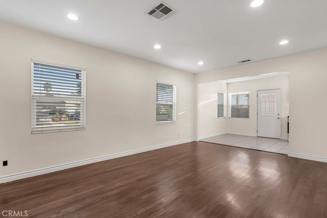 2774 Hayes Avenue, Long Beach, CA 90810