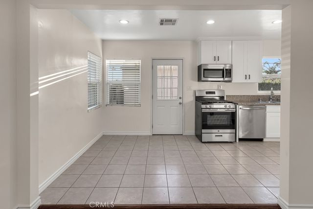 2774 Hayes Avenue, Long Beach, CA 90810