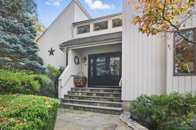 2 Sutton Place, Katonah, NY 10536