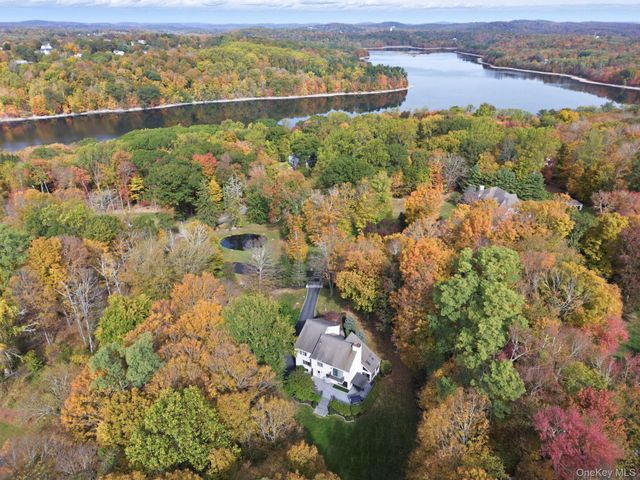 2 Sutton Place, Katonah, NY 10536