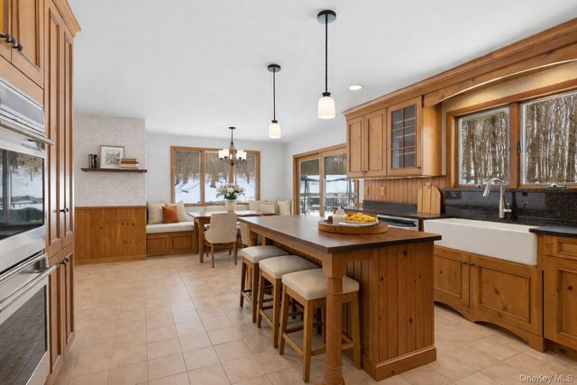 2 Sutton Place, Katonah, NY 10536