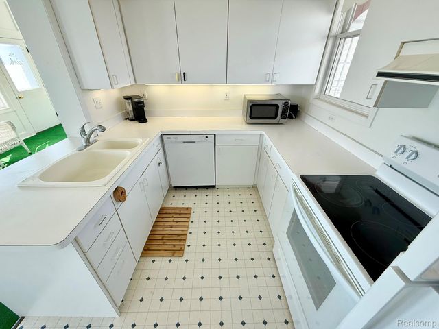 9963 S Channel Dr, Clay Township, MI 48028