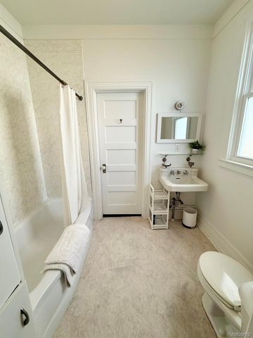 9963 S Channel Dr, Clay Township, MI 48028