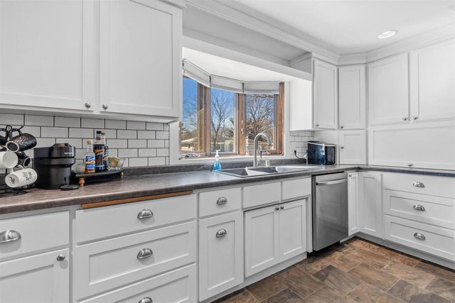 1800 S KASPER DRIVE, Appleton, WI 54914