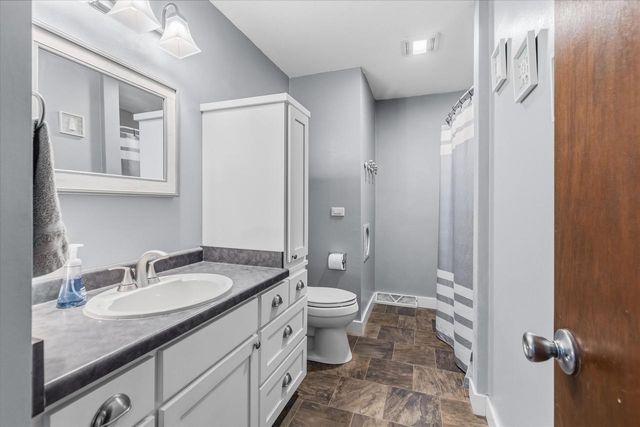 1800 S KASPER DRIVE, Appleton, WI 54914