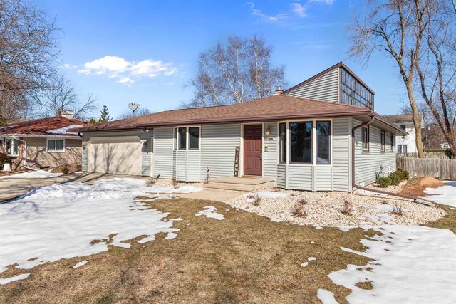 1800 S KASPER DRIVE, Appleton, WI 54914