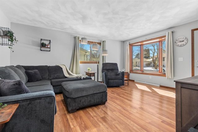 1800 S KASPER DRIVE, Appleton, WI 54914