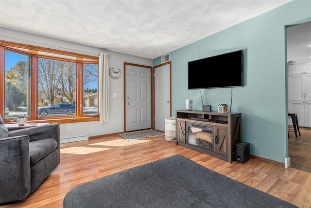 1800 S KASPER DRIVE, Appleton, WI 54914