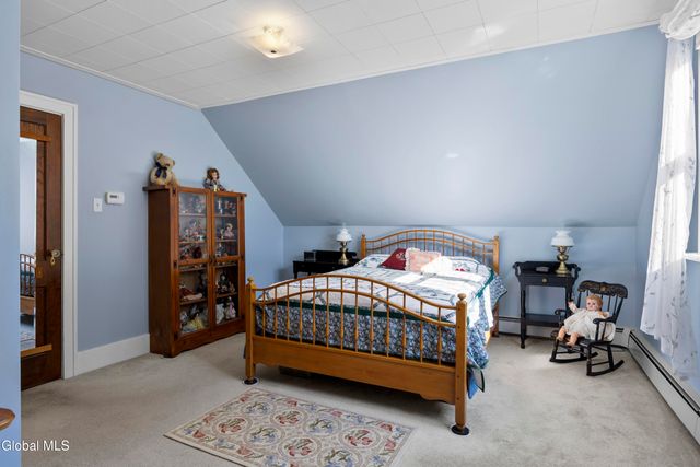 2165 Story Avenue, Niskayuna, NY 12309