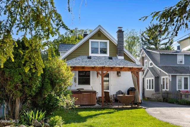2165 Story Avenue, Niskayuna, NY 12309