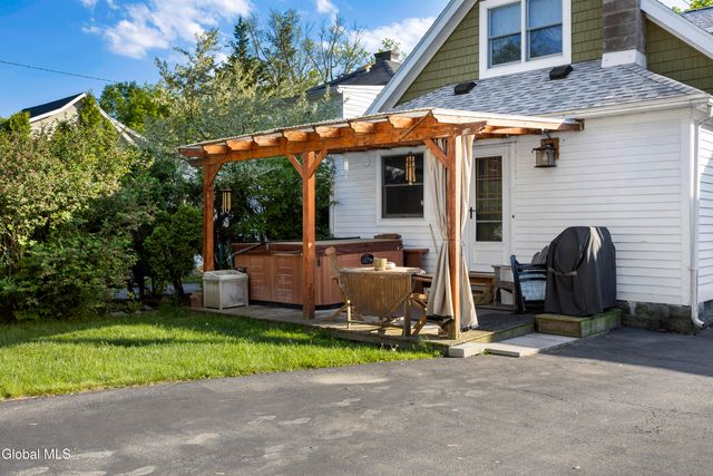 2165 Story Avenue, Niskayuna, NY 12309