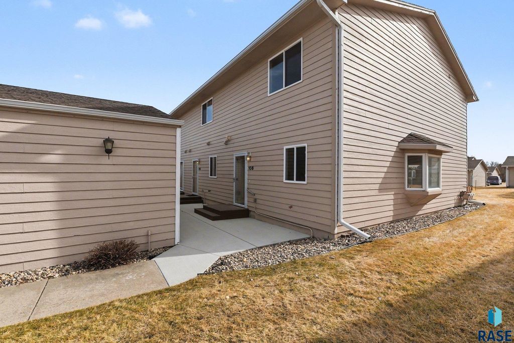 1805 S Sertoma Ave Avenue 106, Sioux Falls, SD 57106