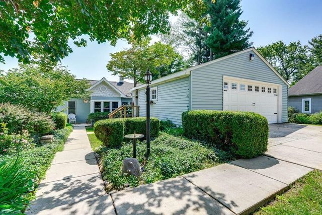 51479 Summit Street, Paw Paw, MI 49079