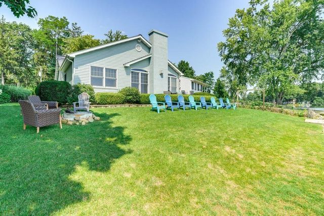 51479 Summit Street, Paw Paw, MI 49079