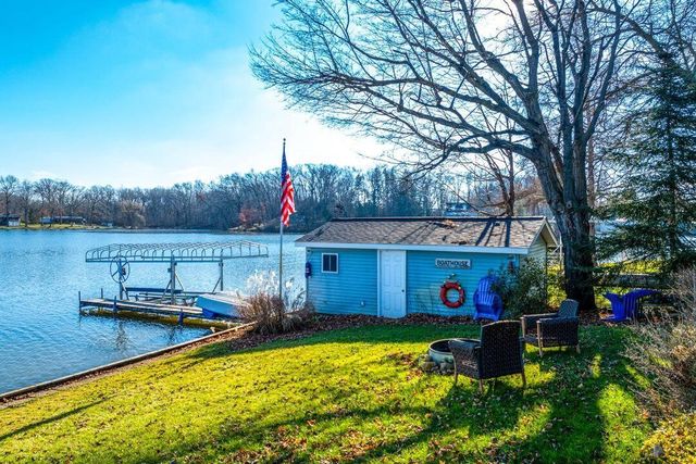 51479 Summit Street, Paw Paw, MI 49079