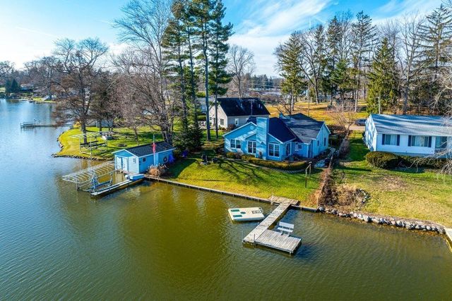 51479 Summit Street, Paw Paw, MI 49079