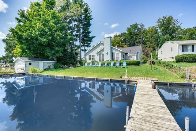 51479 Summit Street, Paw Paw, MI 49079