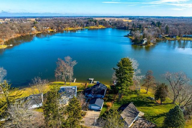 51479 Summit Street, Paw Paw, MI 49079