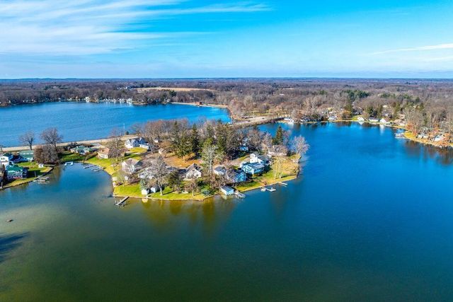 51479 Summit Street, Paw Paw, MI 49079