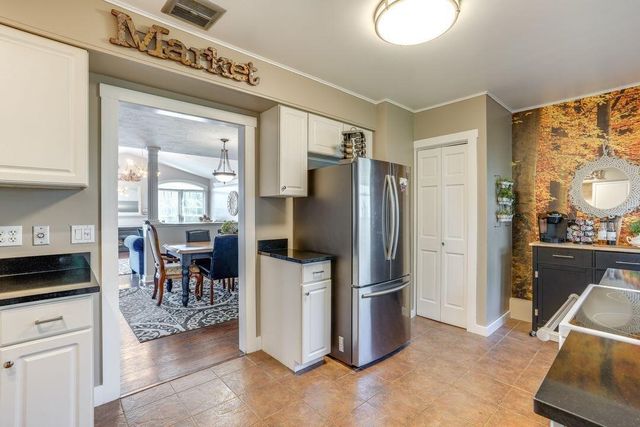 51479 Summit Street, Paw Paw, MI 49079