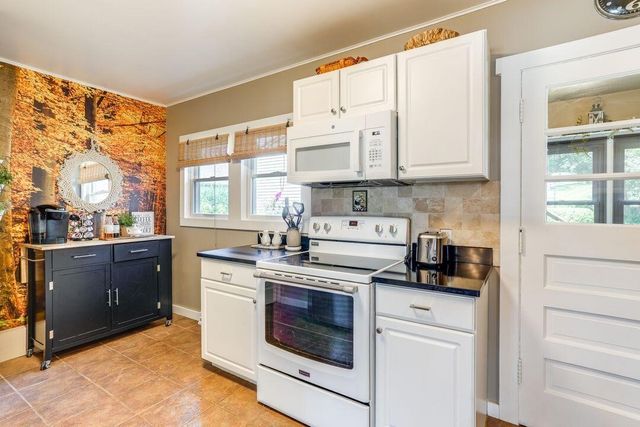 51479 Summit Street, Paw Paw, MI 49079