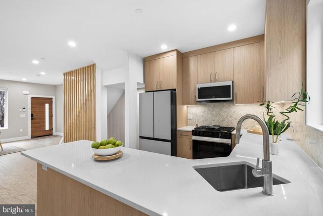 1032 S RANDOLPH ST, Philadelphia, PA 19147