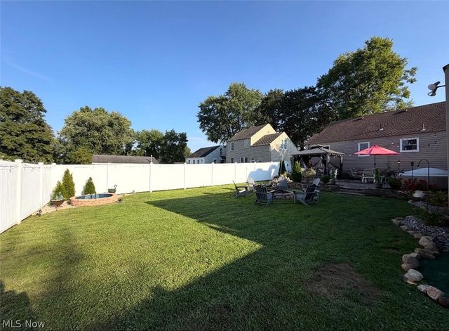 2176 Renwick Drive, Poland, OH 44514