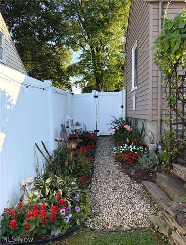 2176 Renwick Drive, Poland, OH 44514