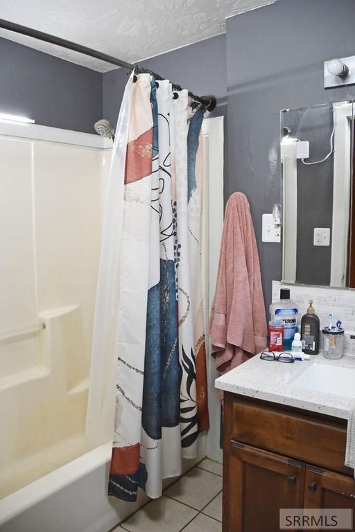 Image 10 of property listing at 393 W Pine Street, Shelley, ID 83274