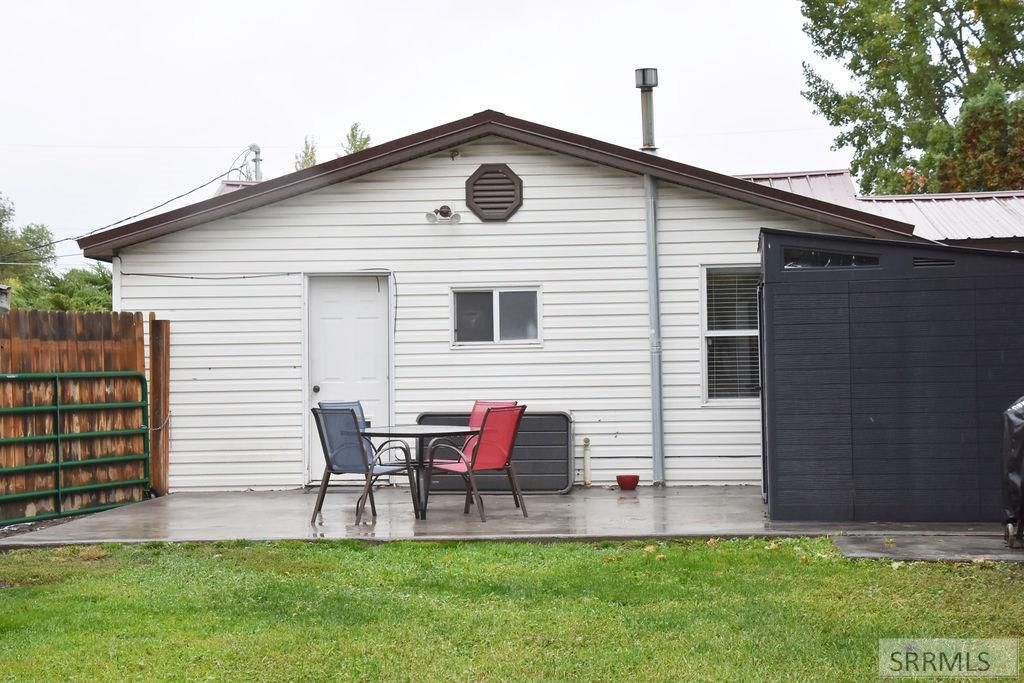 Image 17 of property listing at 393 W Pine Street, Shelley, ID 83274