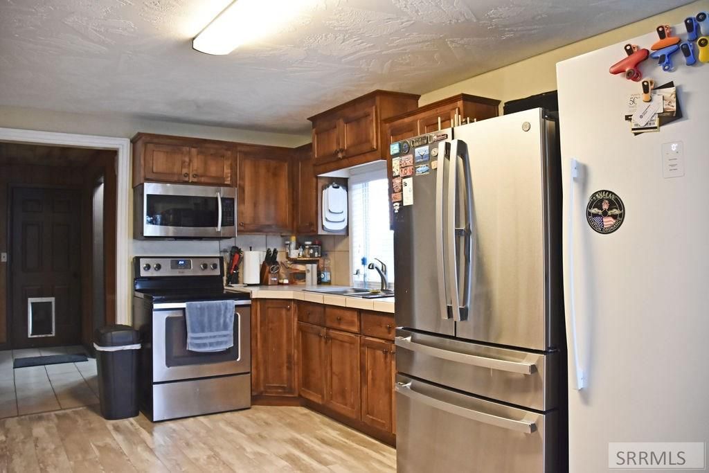 Image 8 of property listing at 393 W Pine Street, Shelley, ID 83274