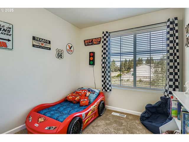 900 BEAR CREEK Dr, Molalla, OR 97038