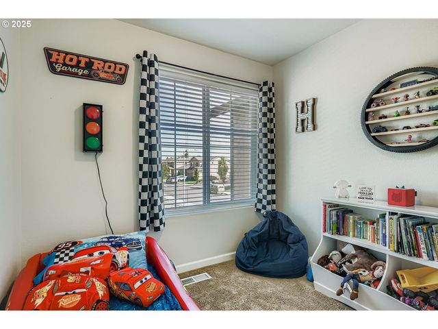 900 BEAR CREEK Dr, Molalla, OR 97038