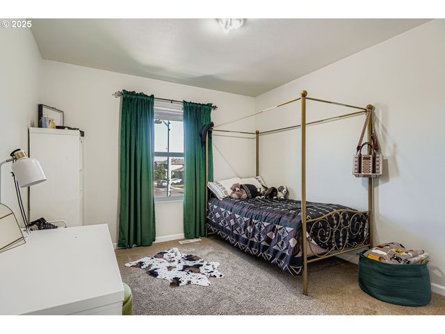 900 BEAR CREEK Dr, Molalla, OR 97038