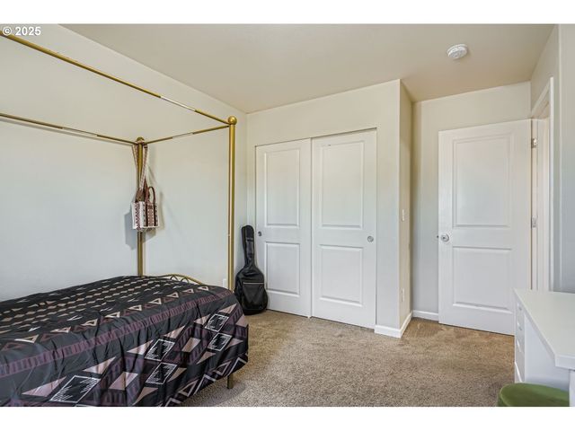 900 BEAR CREEK Dr, Molalla, OR 97038