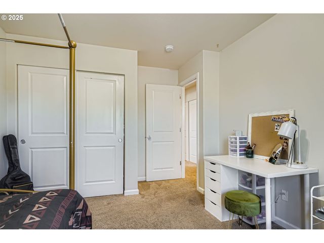 900 BEAR CREEK Dr, Molalla, OR 97038