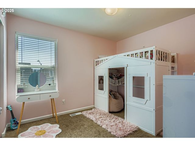 900 BEAR CREEK Dr, Molalla, OR 97038