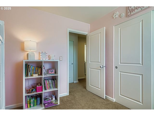 900 BEAR CREEK Dr, Molalla, OR 97038