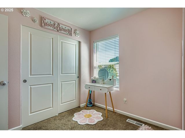 900 BEAR CREEK Dr, Molalla, OR 97038