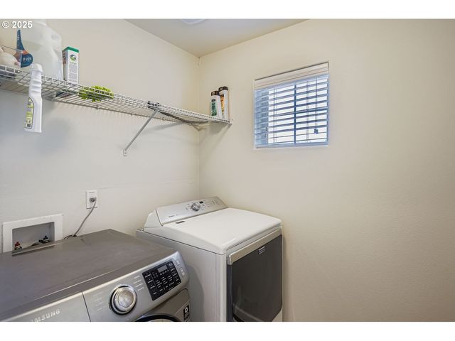 900 BEAR CREEK Dr, Molalla, OR 97038