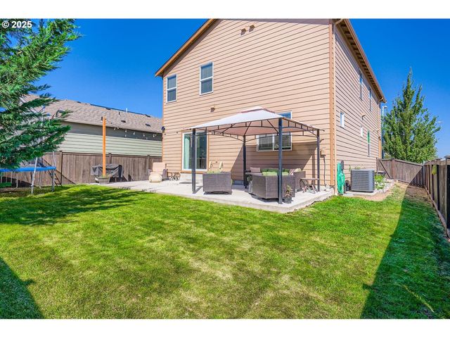 900 BEAR CREEK Dr, Molalla, OR 97038