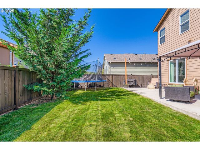 900 BEAR CREEK Dr, Molalla, OR 97038