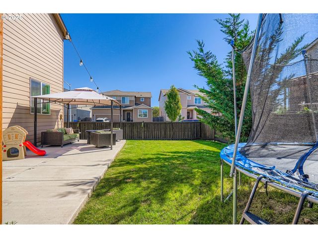 900 BEAR CREEK Dr, Molalla, OR 97038