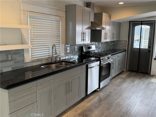 919 Emerald Street, Redondo Beach, CA 90277