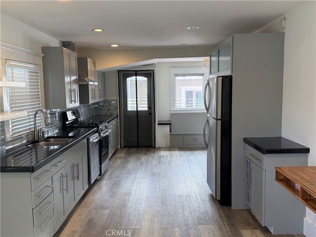 919 Emerald Street, Redondo Beach, CA 90277