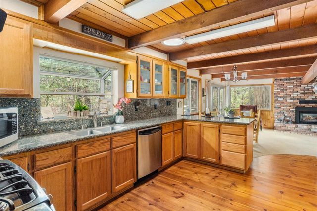 1941 Fairway Dr, Arnold, CA 95223