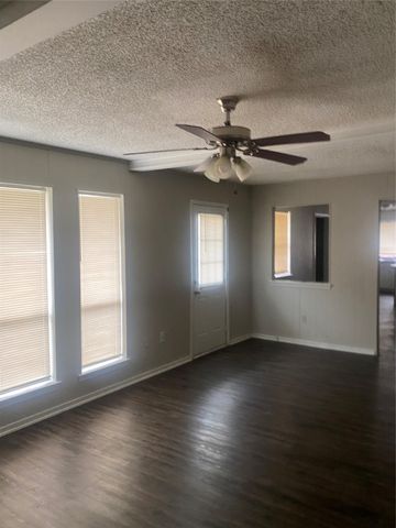 876 Dogwood Trail, Lancaster, TX 75146