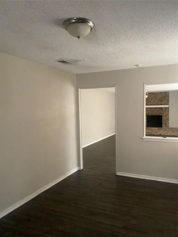 876 Dogwood Trail, Lancaster, TX 75146